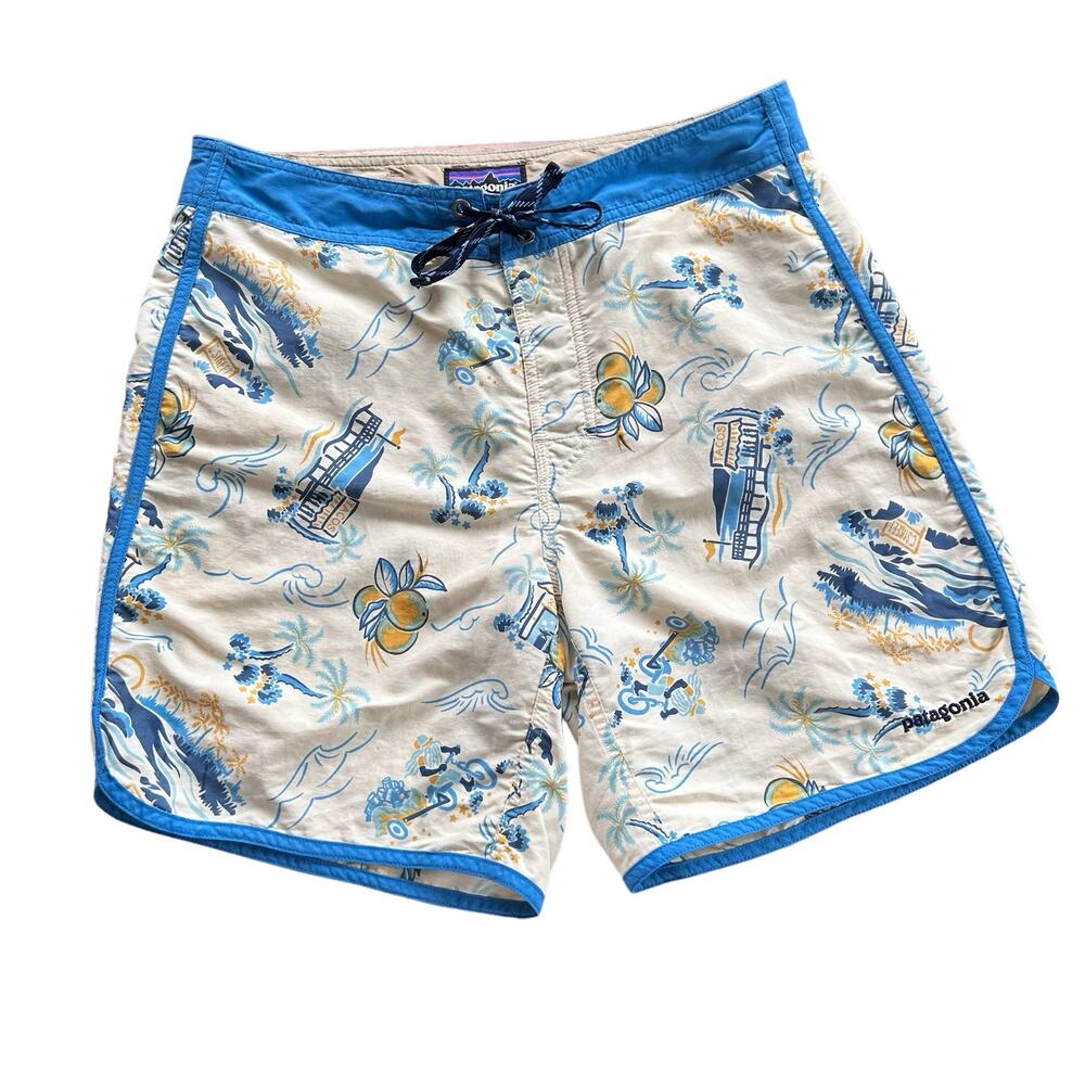 Patagonia Board Shorts Mens 32, no size tag I wear a 30 and these are big on me.